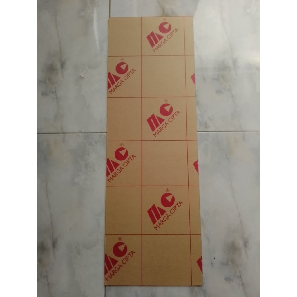 

MIKA AKRILIK BENING LEMBARAN UKURAN PANJANG 60 LEBAR 20 CM TEBAL 2MM