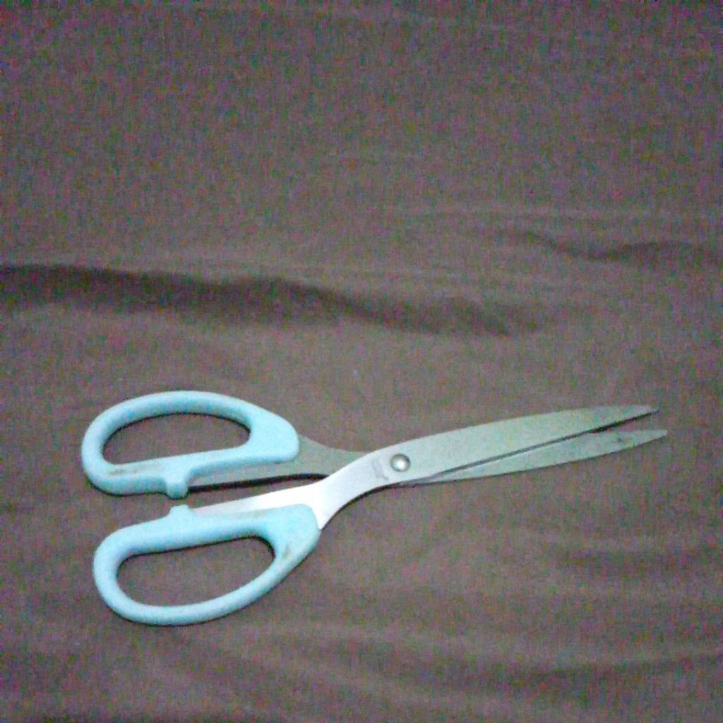 

Gunting biru original