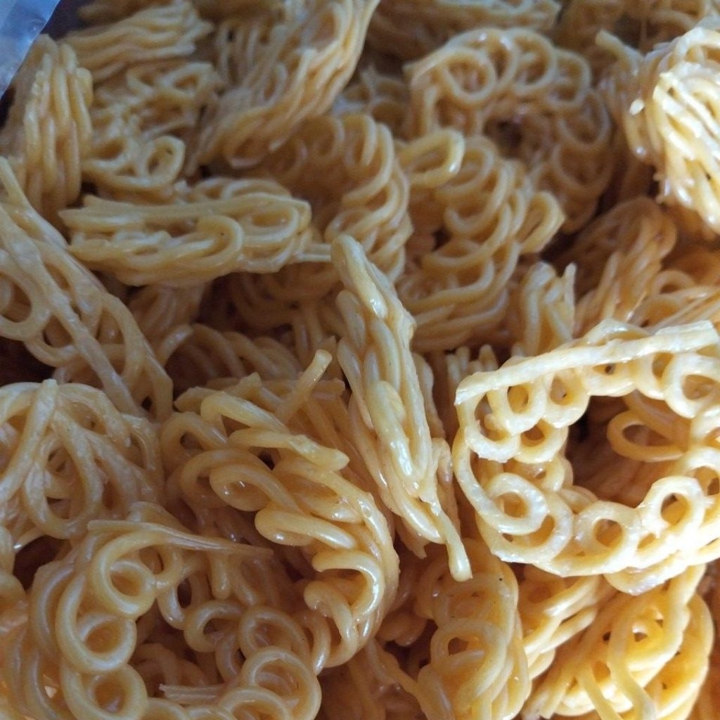 

Kerupuk UYEL / krupuk uyel kuning dn putih /kerupuk Rante bawang/kerupuk tenggiri/kerupuk murah/ krupuk seblak/camilan krupuk