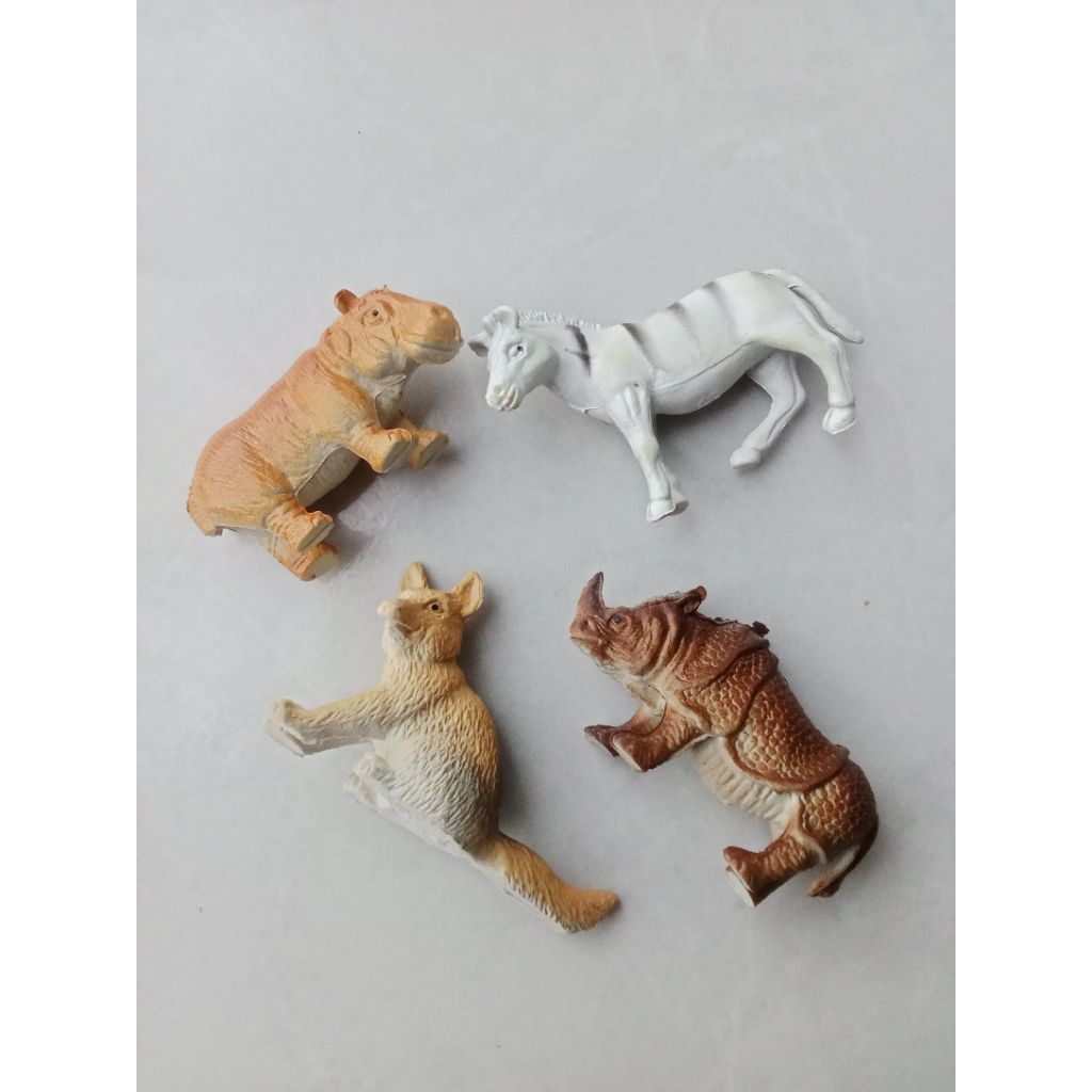 Mainan hewan hewanan