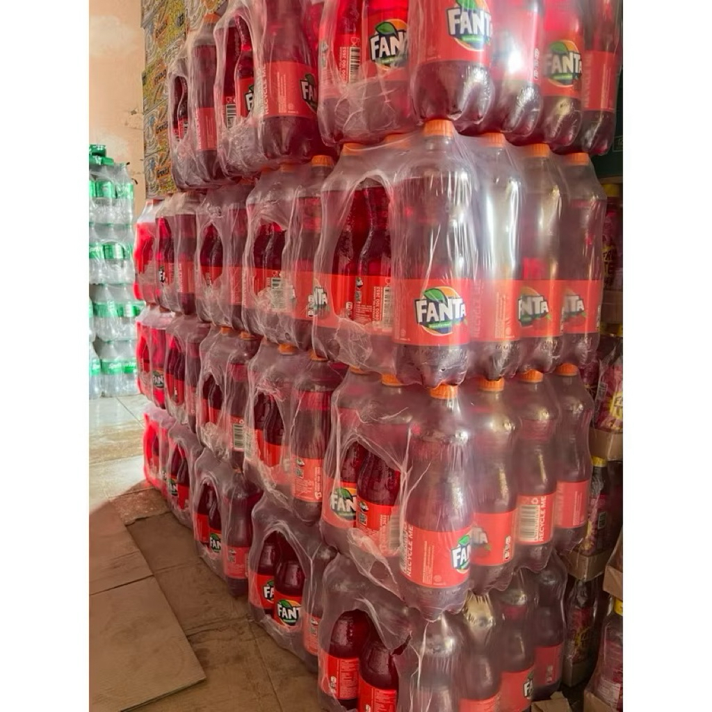 

MINUMAN KARBONASI FANTA 1 LITER RASA STROBERRY