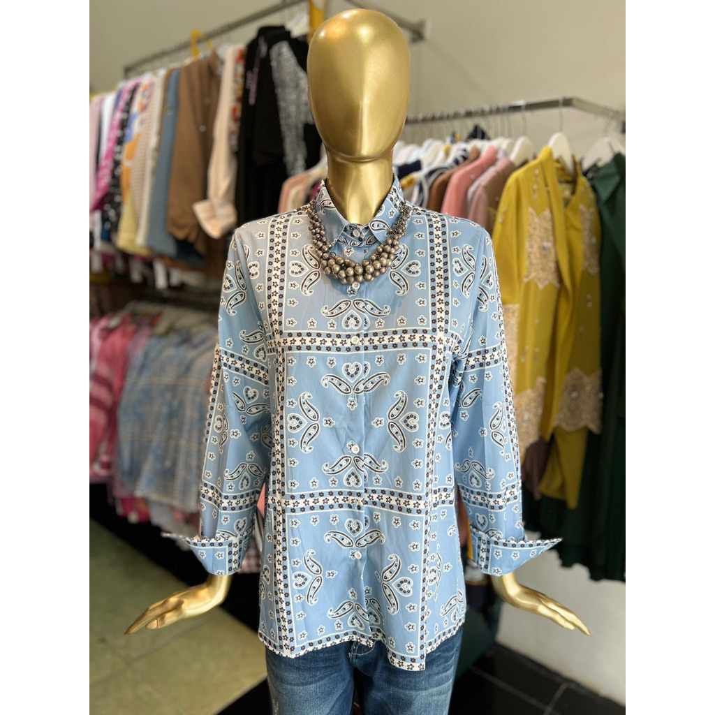 kemeja biru silk satin | motif batik