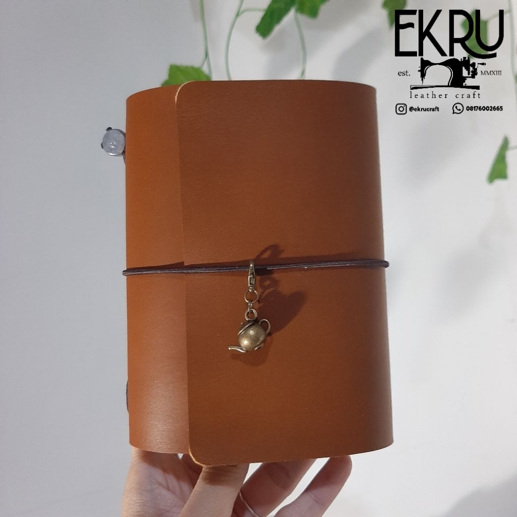 

PASSPORT B7 - FLAP - TAN - TRAVELERS NOTEBOOK GENUINE LEATHER COVER | MIDORI | JOURNAL | DIARY | JURNAL KULIT ASLI