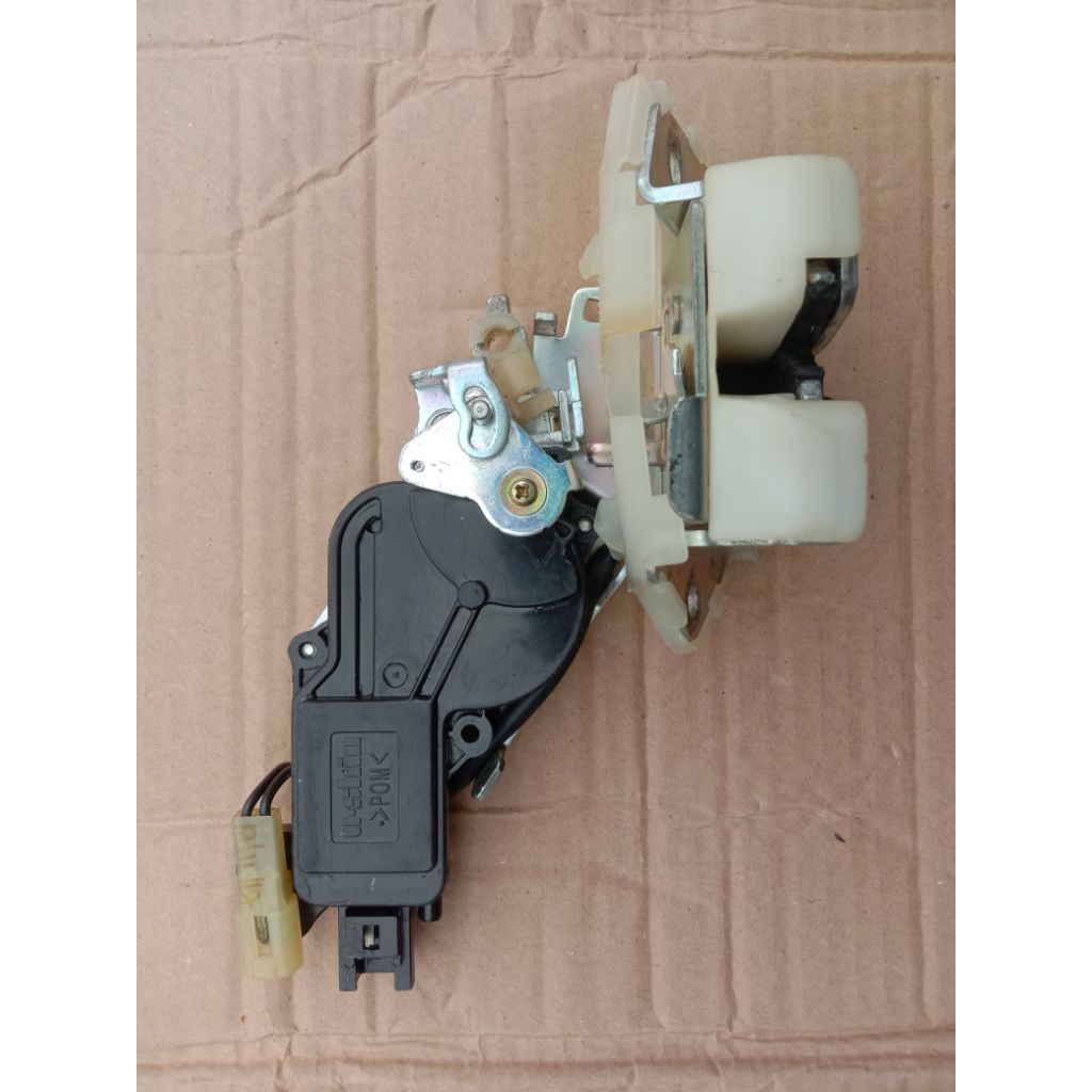 DoorLock Door Lock Bagasi Suzuki Ertiga Splash Asli Original