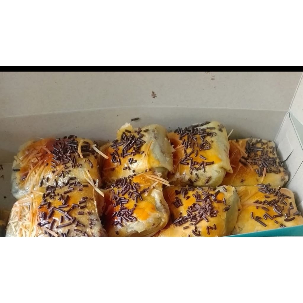 

Bolen pisang coklat lumer mix cheese Roll coklat Lumer isi 10pcs