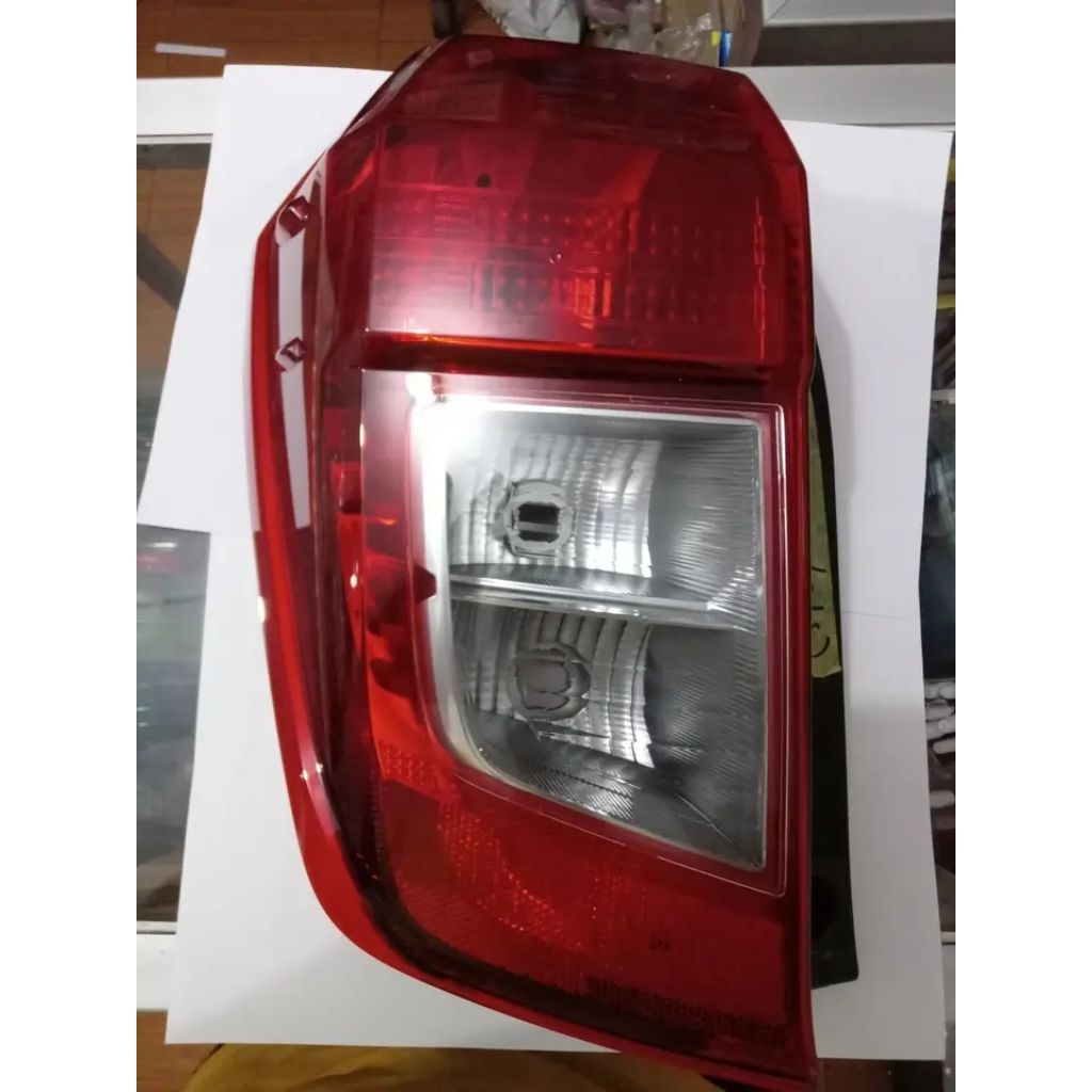 Lampu belakang kiri Toyota Calya