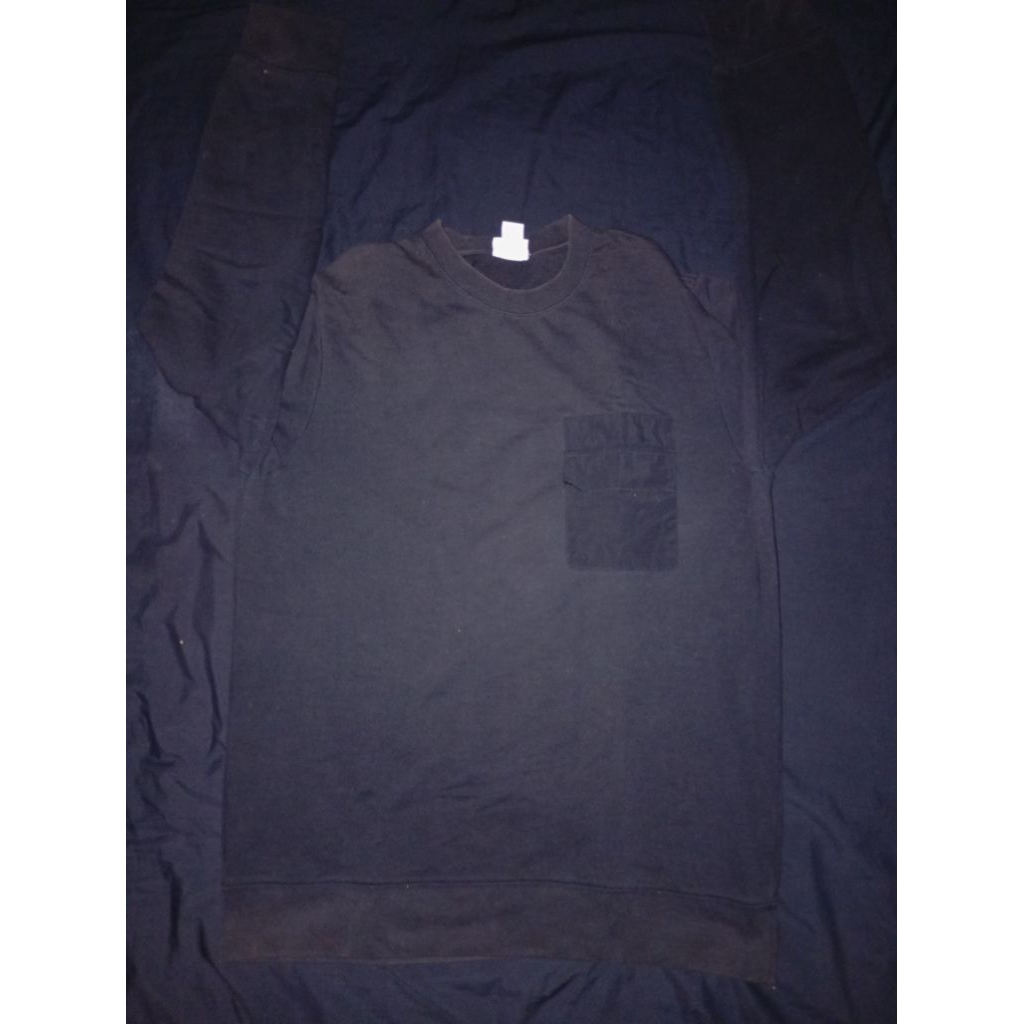 Sweater Crewneck H&M Hitam Size M Second