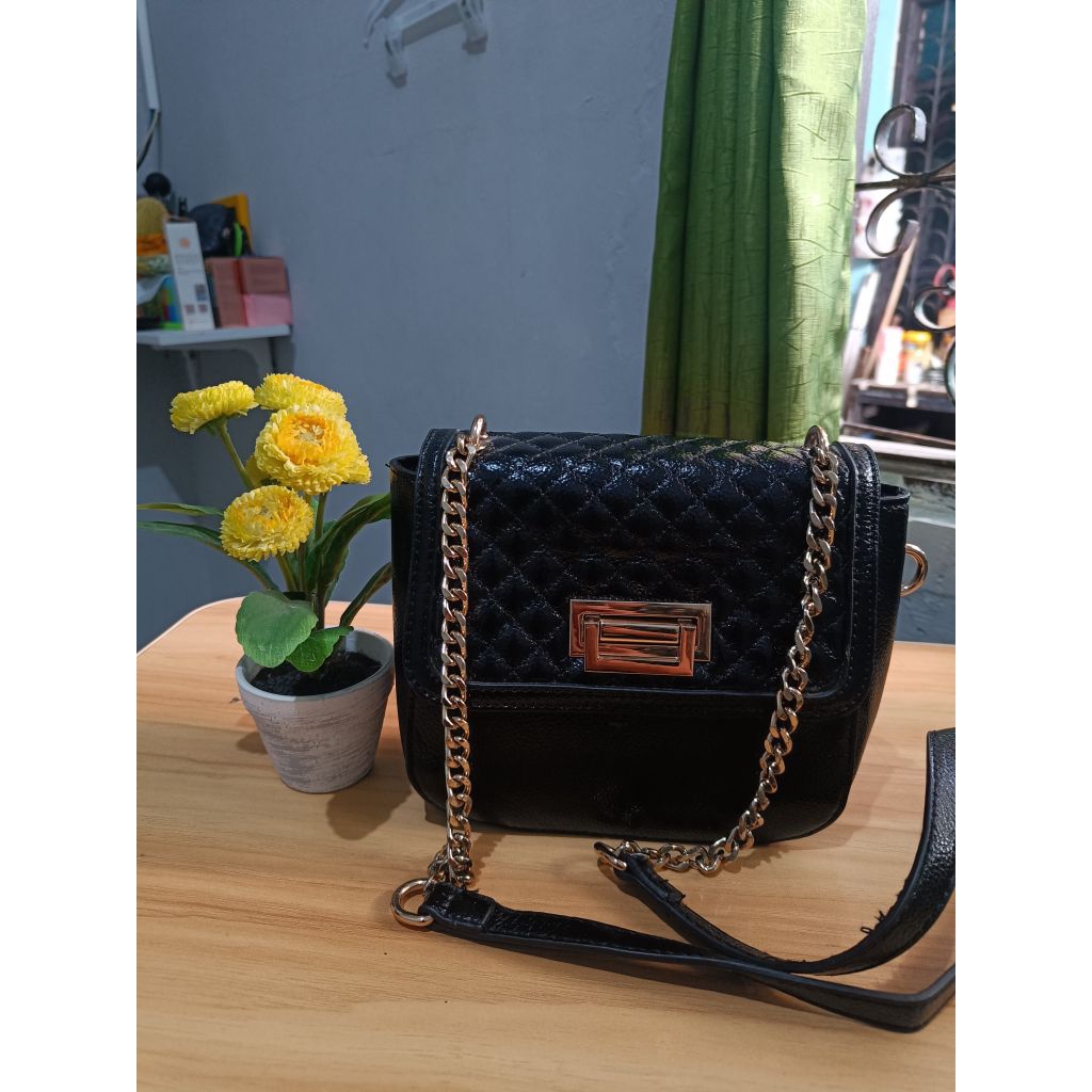 Pre ❤️ COLETTE HAYMAN Sling Bag