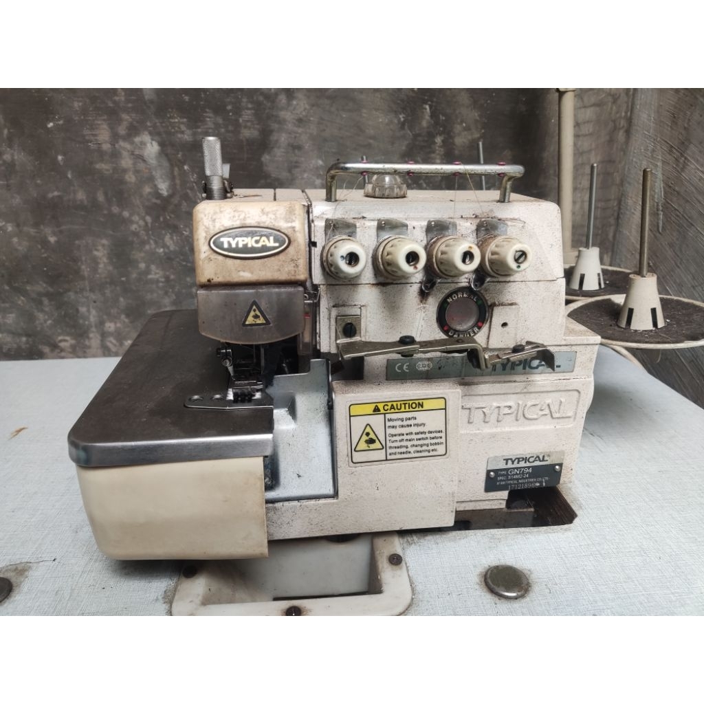 Mesin obras jahit TYPICAL GN794 + meja