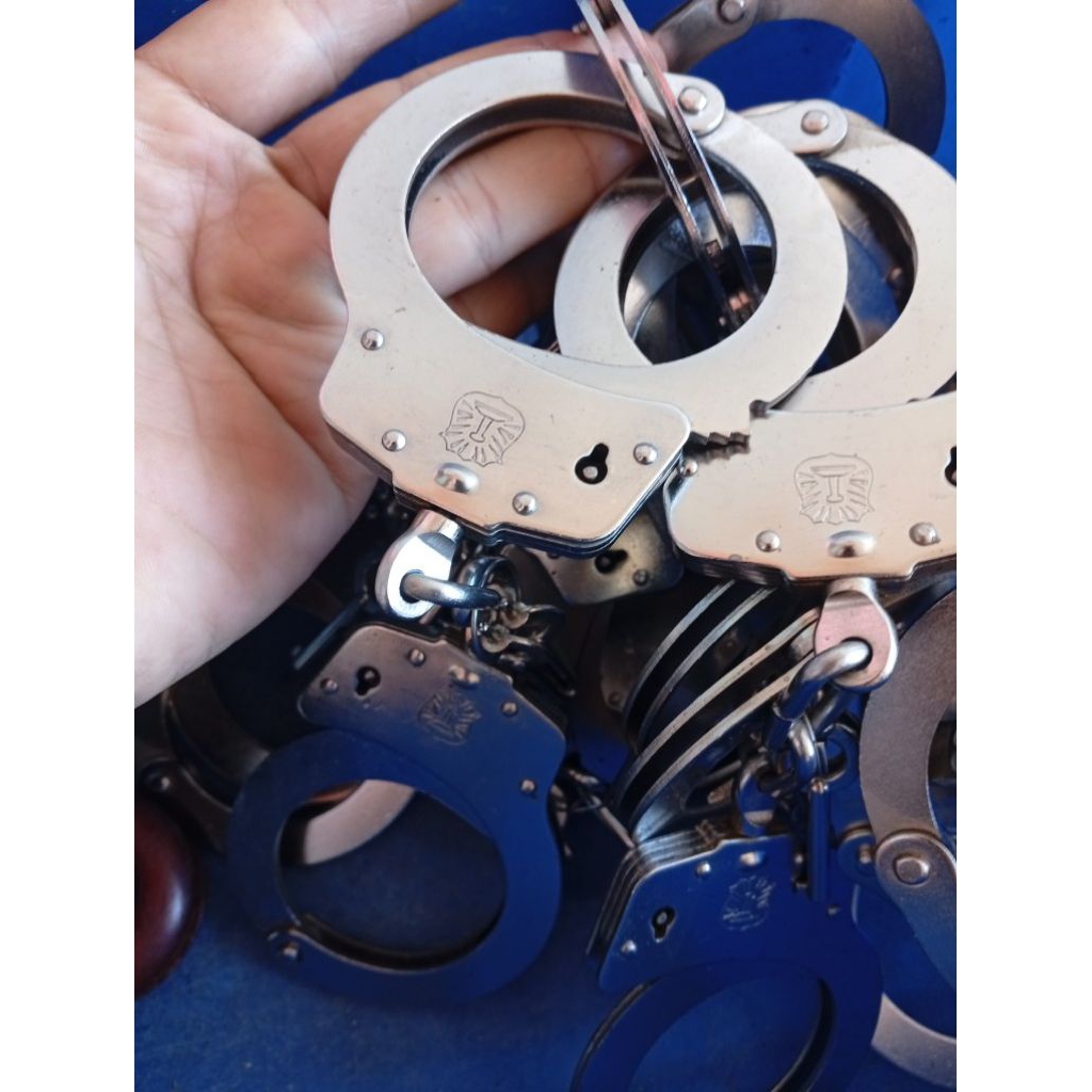 BORGOL TANGAN BORGOL SATPAM