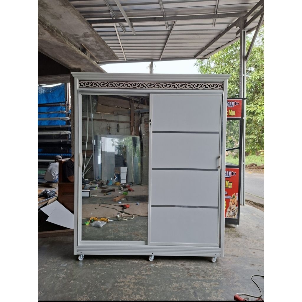 lemari aluminium pintu sliding