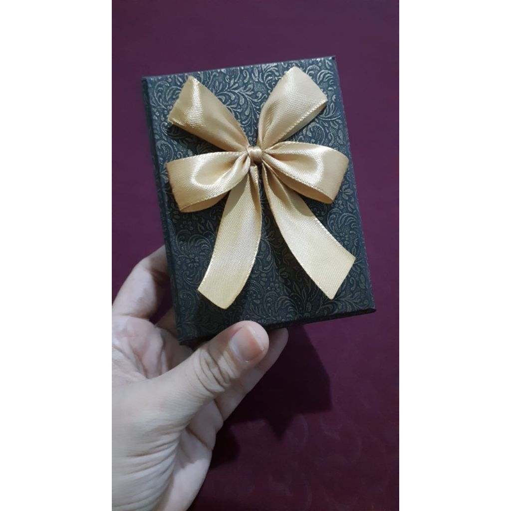 

kotak kado kotak 7x10x3Cm premi