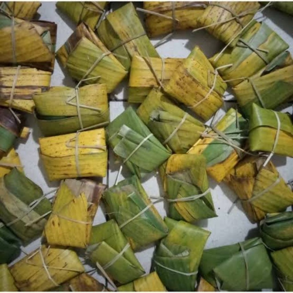 

tempe bungkus daun pisang fresh khas Banyumas co 15 bonus 3 per 1 bungkus dalem nya isi 2 ukuran jumbo