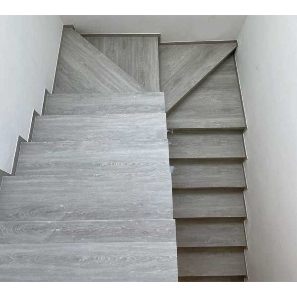 GRANIT KERAMIK TANGGA ABU ABU MOTIF KAYU UKURAN 30X60 20X60 REQUEST UKURAN