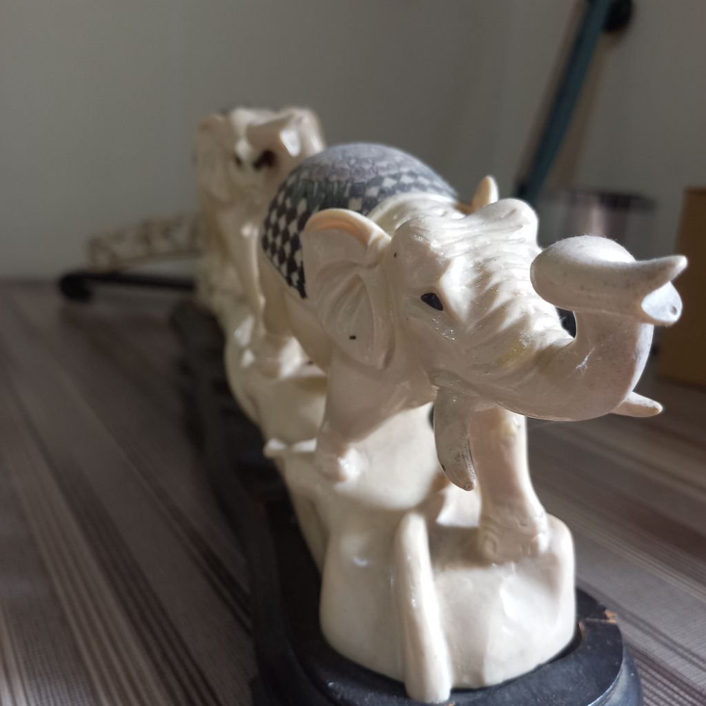 Barang Antik lucu Miniatur Gajah Baris Berbaris