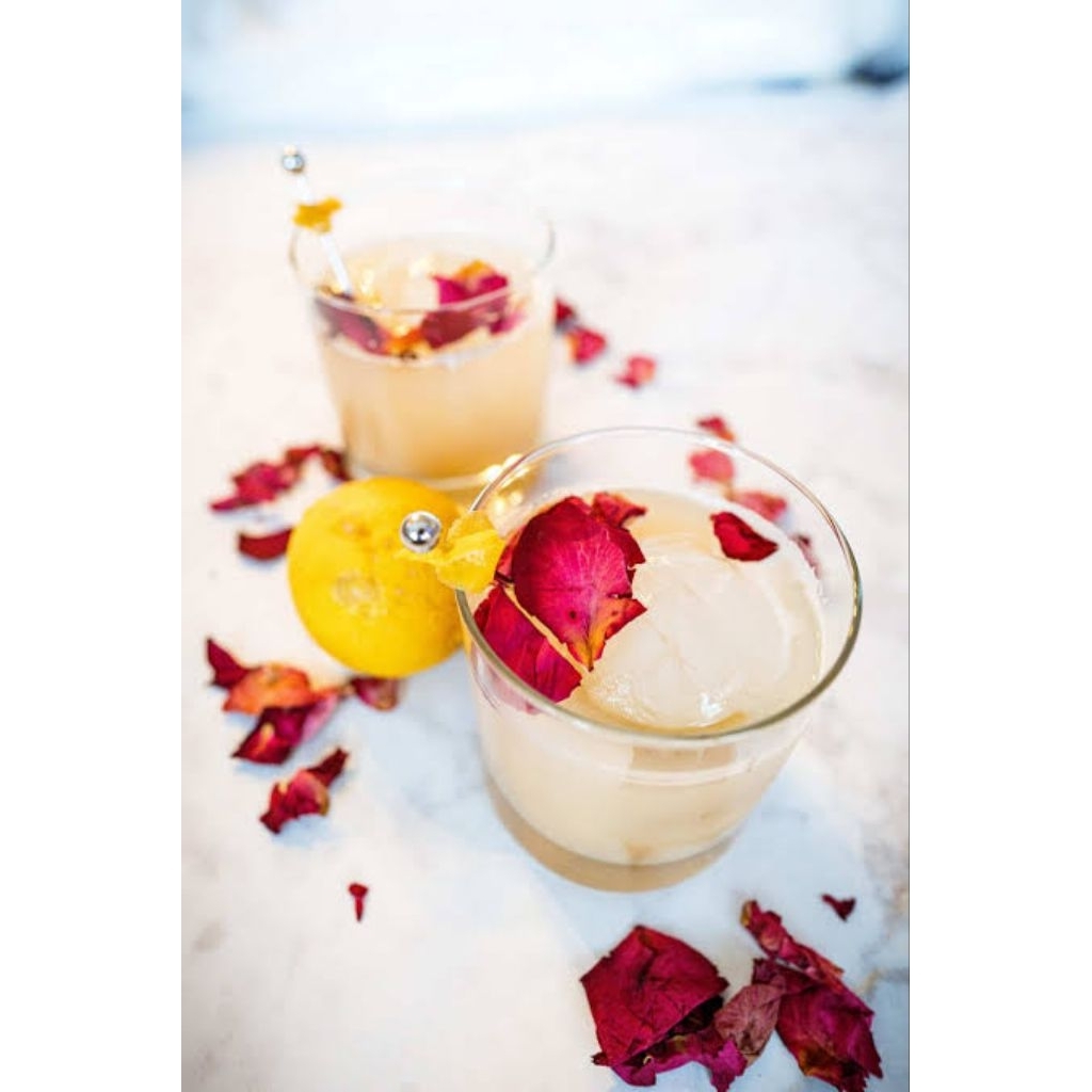 

Flake Garnish Bunga Mawar Kering Setpih Rose Kelopak Petal Garnish Minuman Makanan Coklat Cake Cupcake Dissert 50gr 100gr