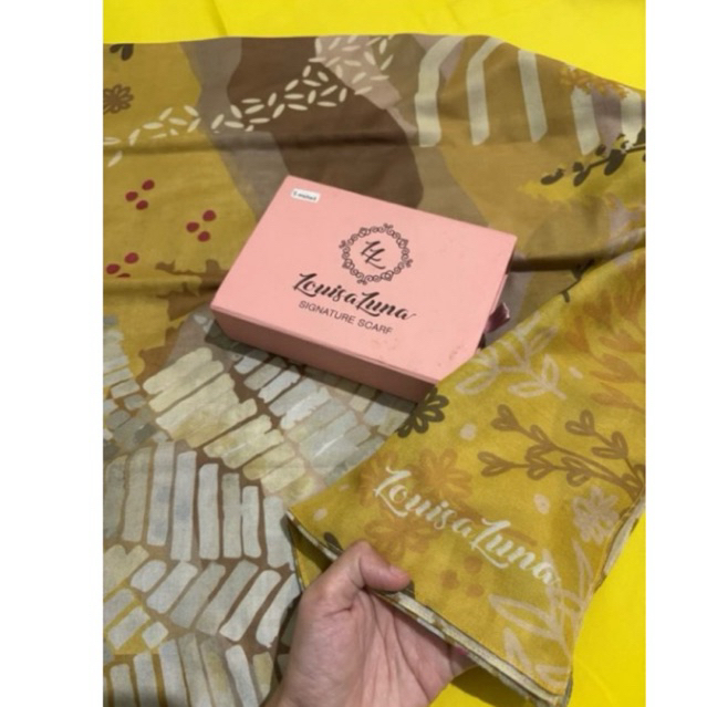 Louisaluna scarf preloved