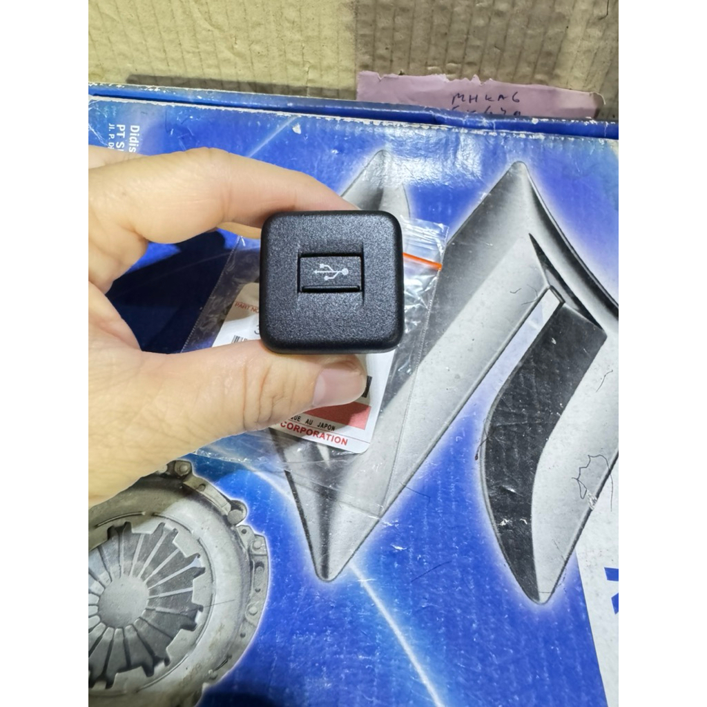 Soket USB Ertiga lama 2012-2018 Ertiga Dreza dan All New Swift Original SGP