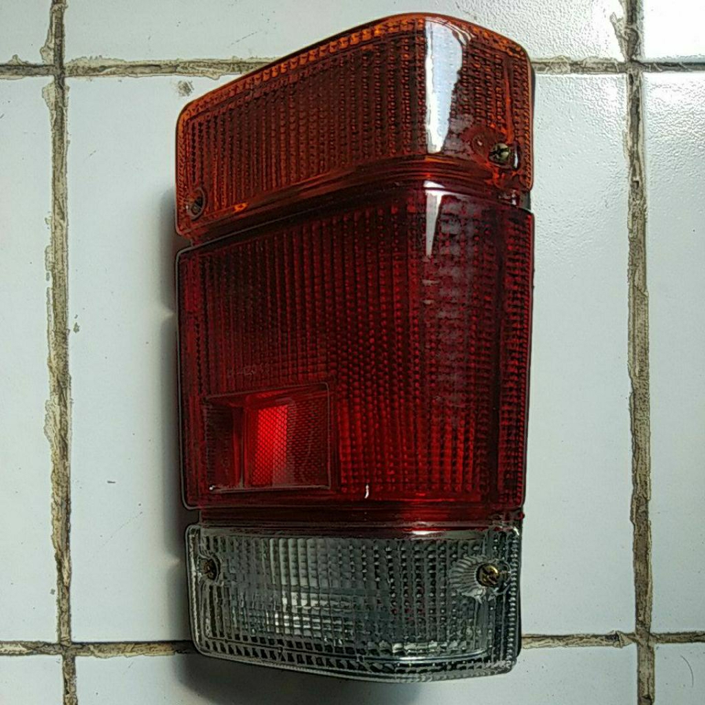 Lampu Stop Belakang Isuzu Panther Kotak Panther Lama Kanan RH