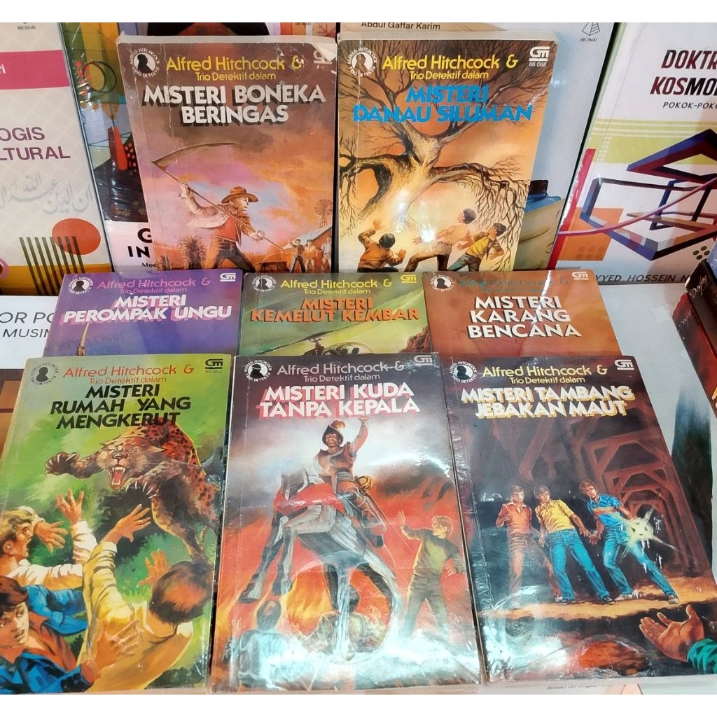 Novel Bekas - ALFRED HITCHCOCK & TRIO DETEKTIF