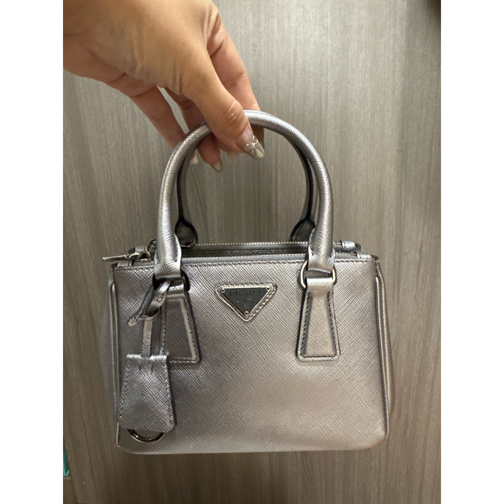 preloved prada saffiano size 18cm