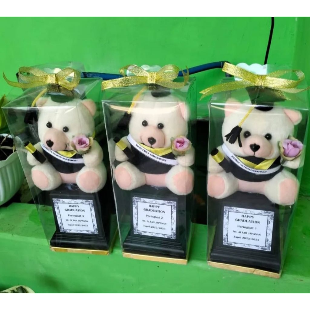 

Piala Boneka Wisuda
