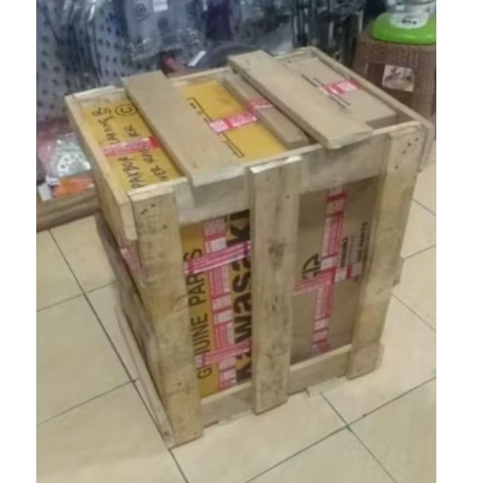 

PAKING PEKING PACKING KAYU UNTUK BARANG MUDAH PECAH AGAR LEBIH AMAN DALAM PROSES PENGIRIMAN