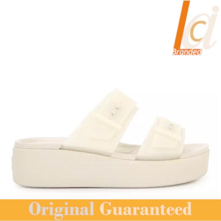 Sandal Wedges Wanita Original Crocs Brooklyn Buckle Frosted Low Wedge - Sandstone