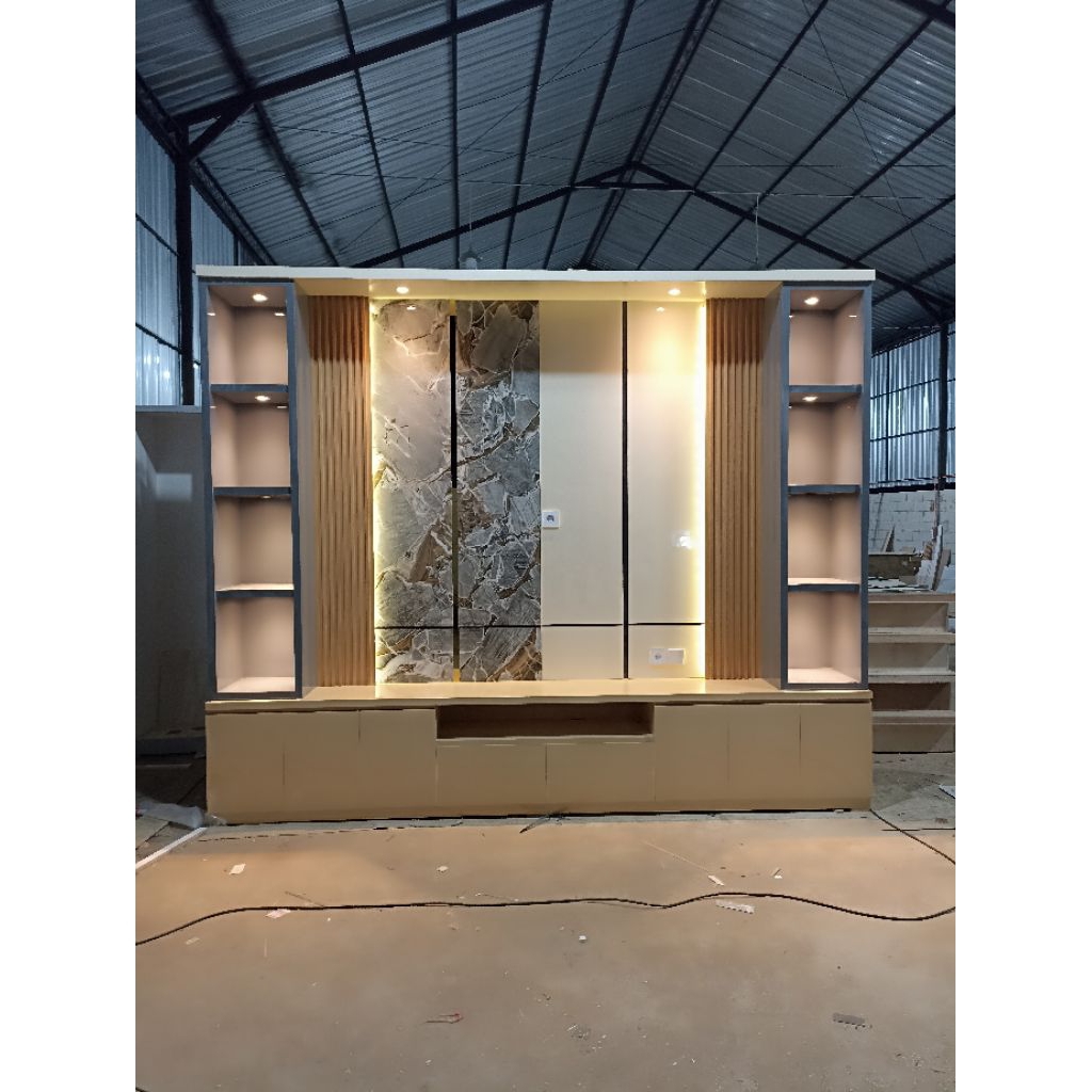 backdrop tv sekat ruangan