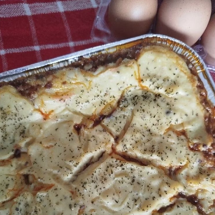 

Lasagna Panggang Klasik Family Size 18x16 cm | Hampers Makanan Siap Santap | Cocok untuk Hadiah & Kumpul Keluarga