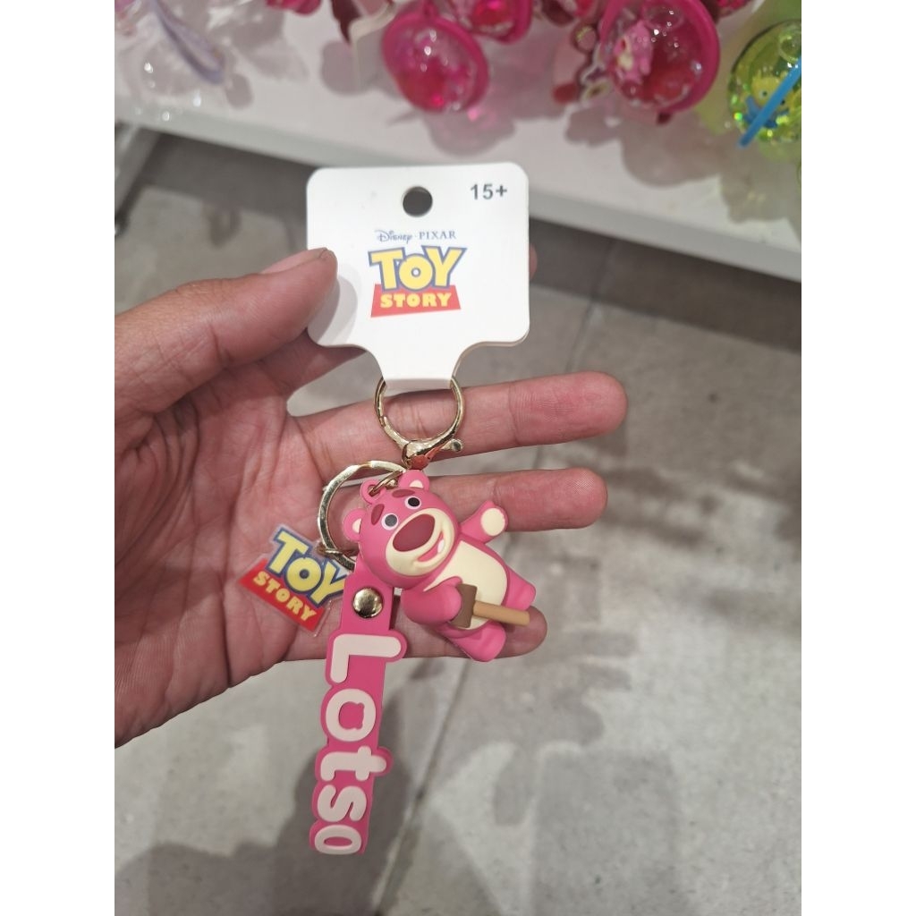 Gantungan Kunci Miniso x Toy Story Limited Edition dengan Karakter Lotso dan Alien, Strap Charm Lucu