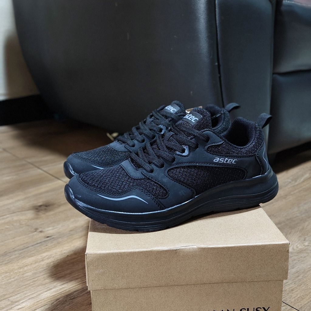 sepatu running astec full black