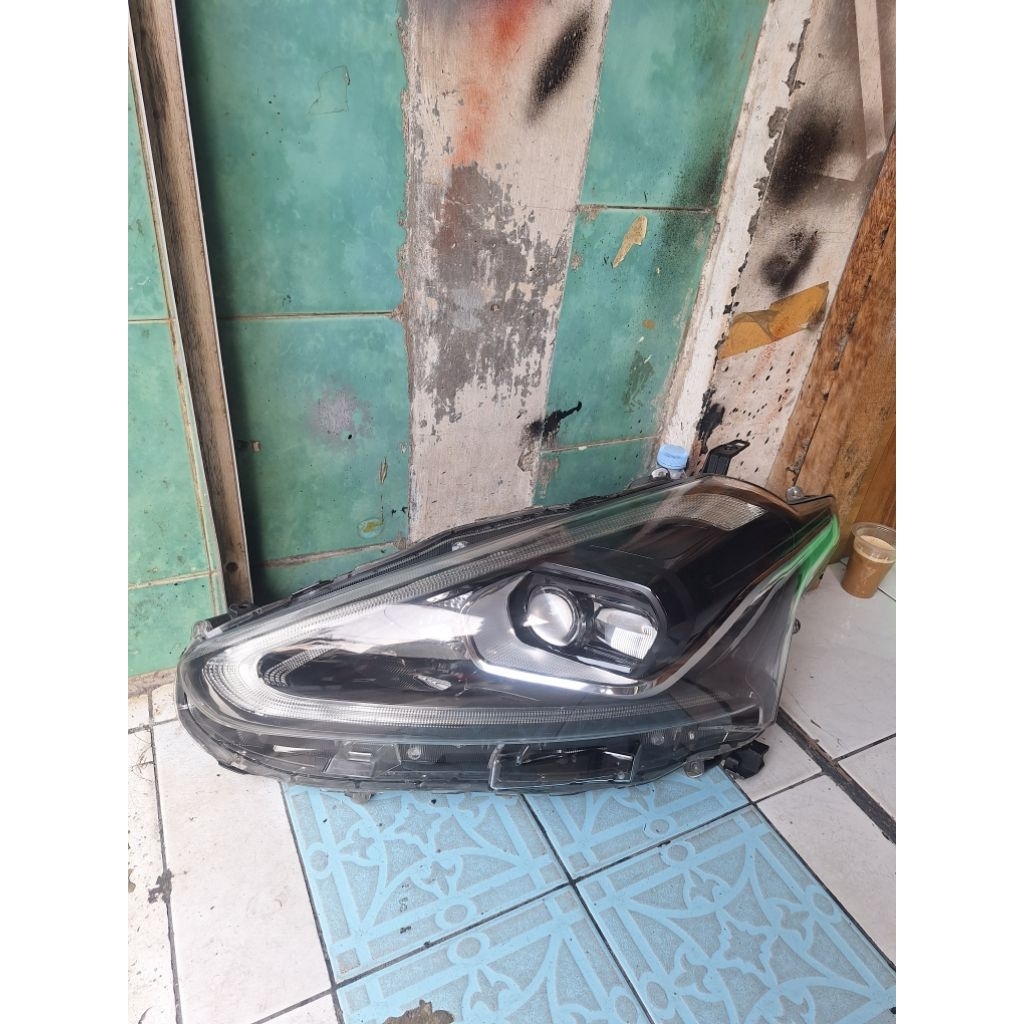 headlamp lampu depan sienta tipe q