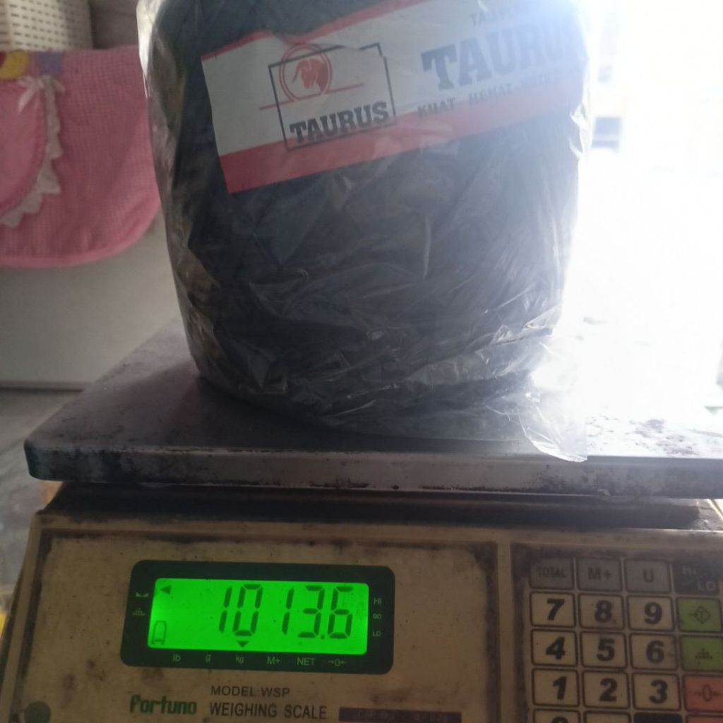 

Tali Rafia Hitam 1kg