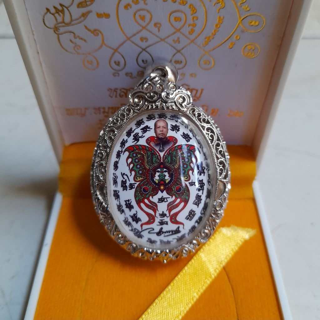 locket butterfly roon mongkol mahalap kruba krissana