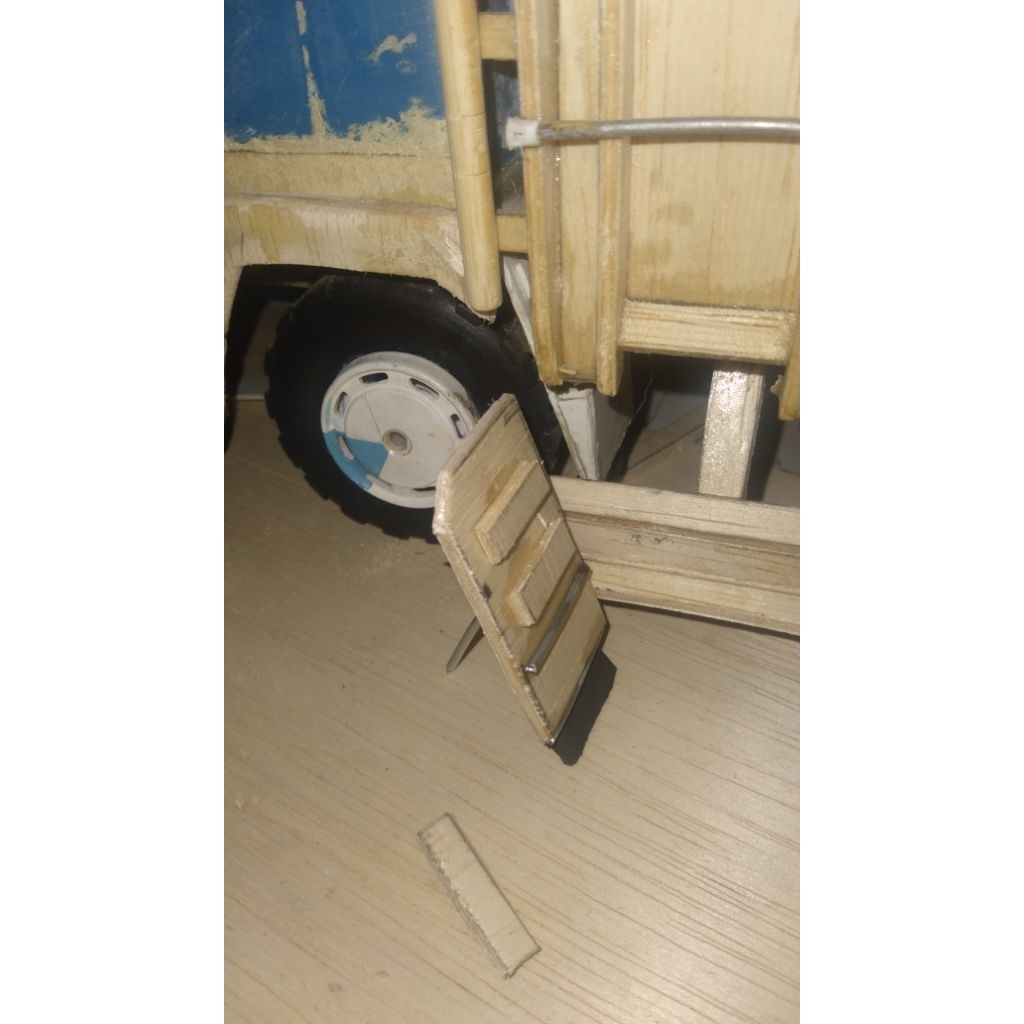 SPAKBOR DEPAN KABIN MINIATUR TRUK PLASTIK CANTER