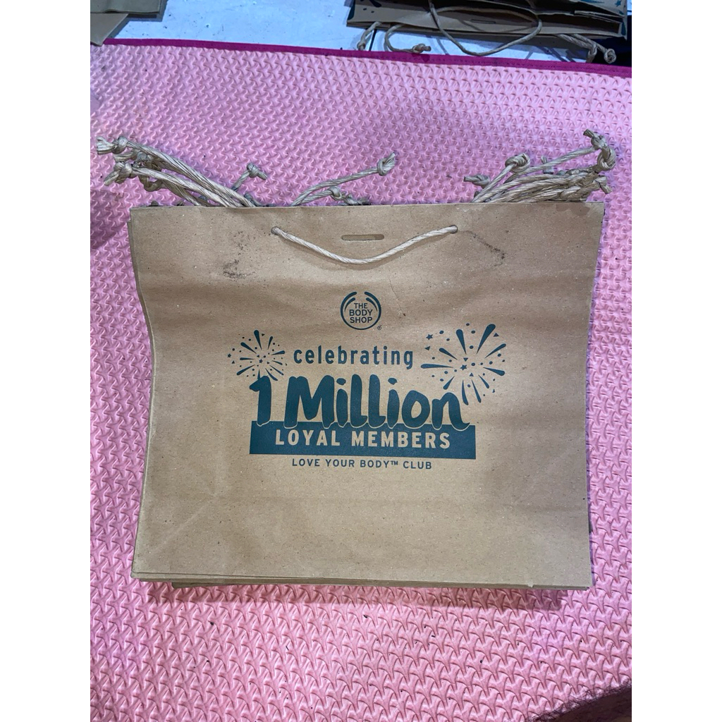 

PAPERBAG UNIQLO, PULL&BEAR, STRADIVARIUS