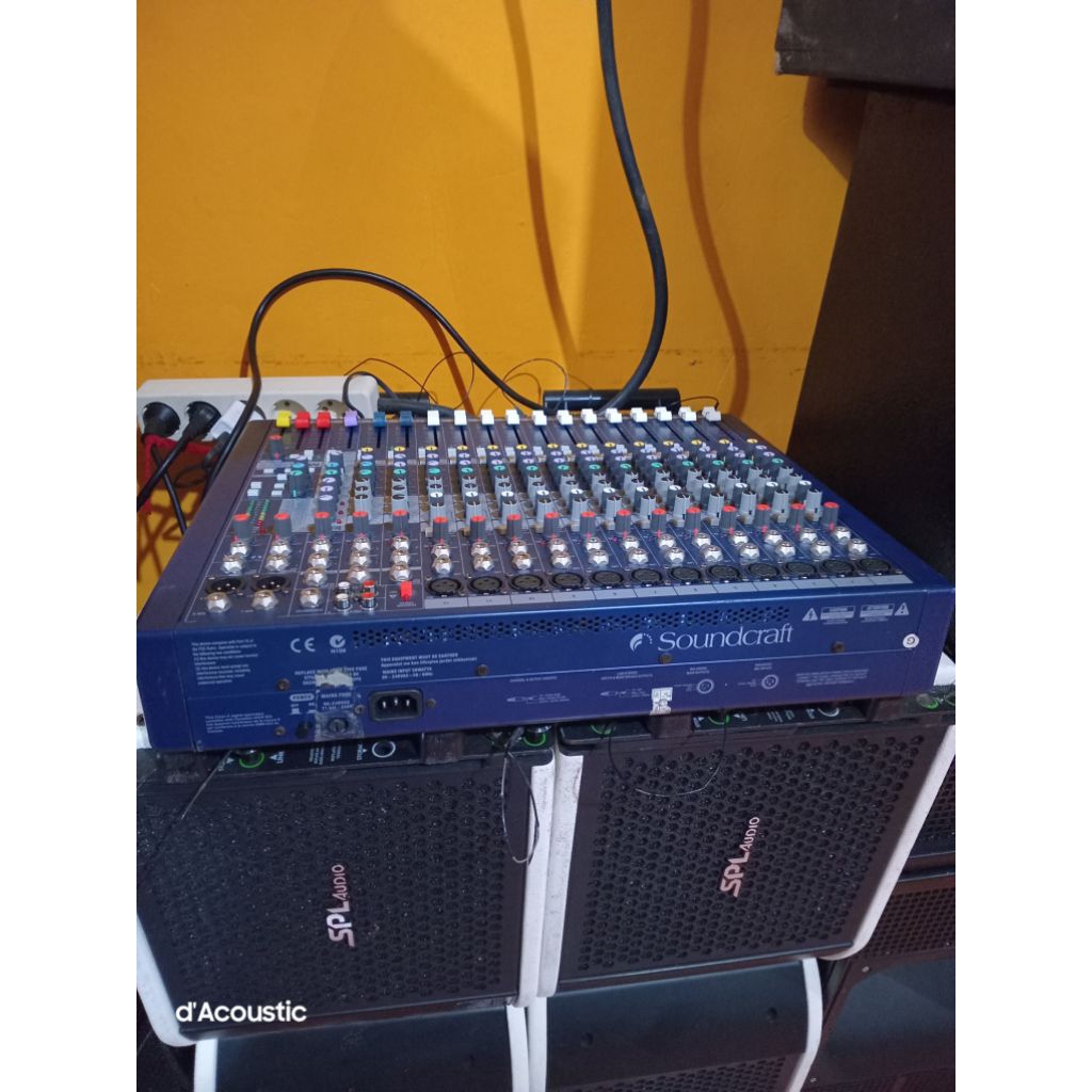 Mixer Soundcraft MFX 12/2 bekas