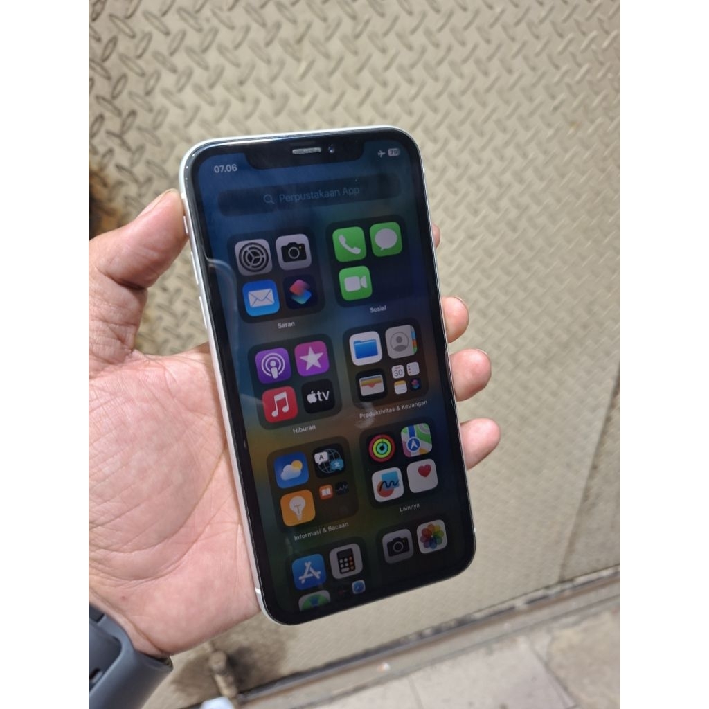 Iphone Xr 64gb putih (iBox)
