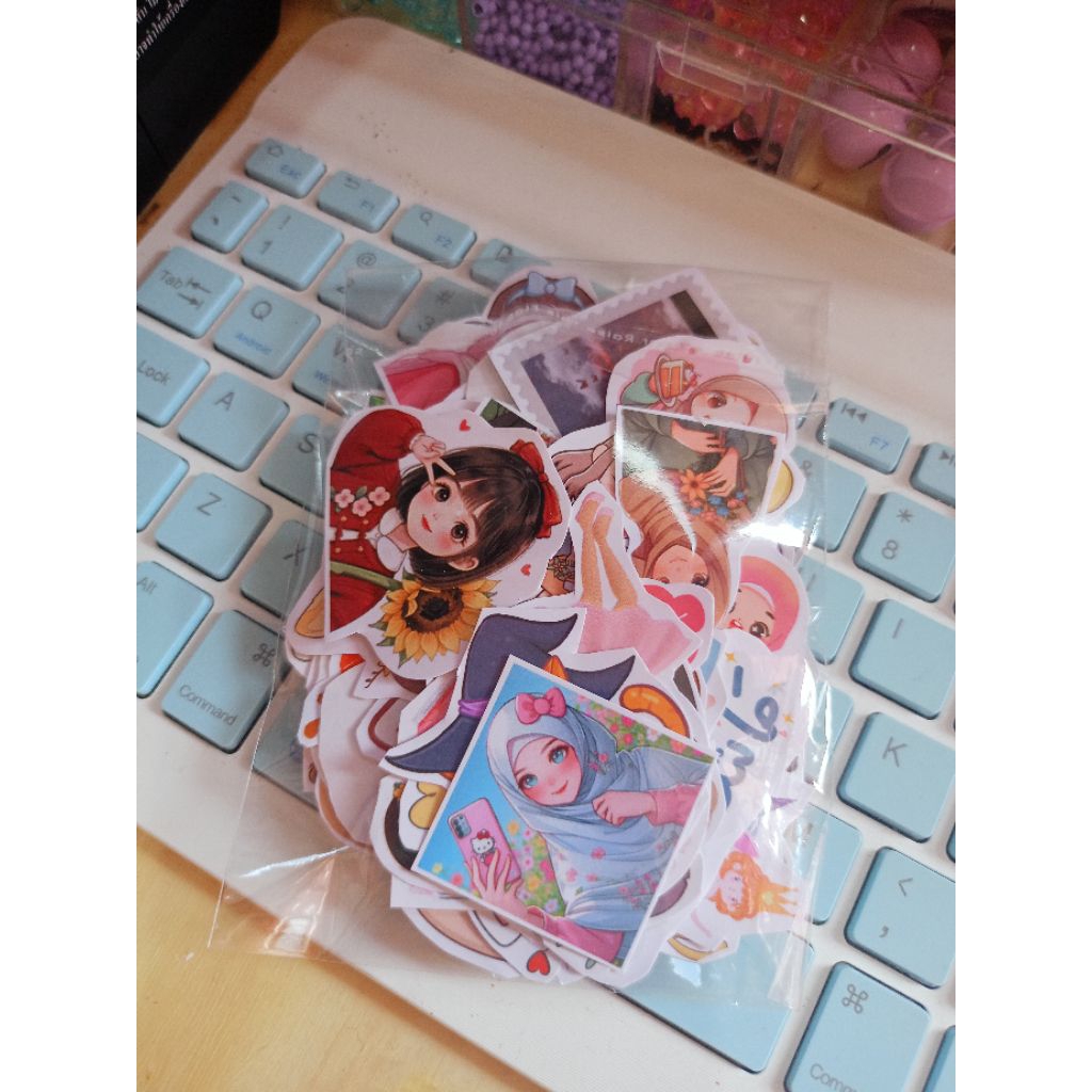 

100 pcs stiker glossy water resistant Random custom karakter foto