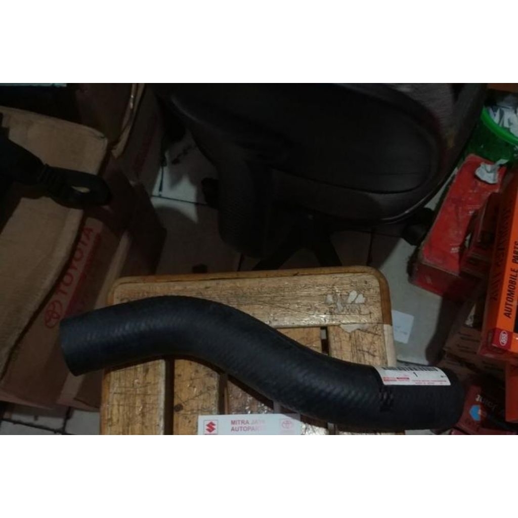 Selang Radiator Bawah Land Cruiser VX100 HDJ100