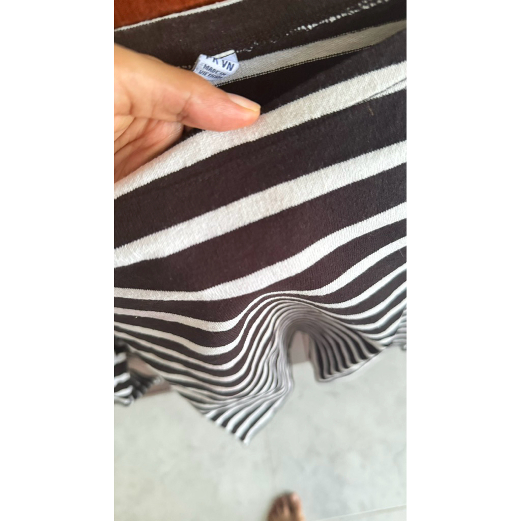 [PRELOVED] Long Sleeve Shirt - Stripe Black White