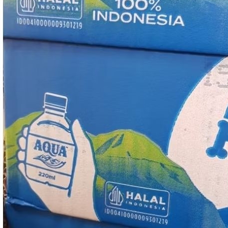 

Aqua 220 ml kemasan botol cube perkarton isi 24 Botol
