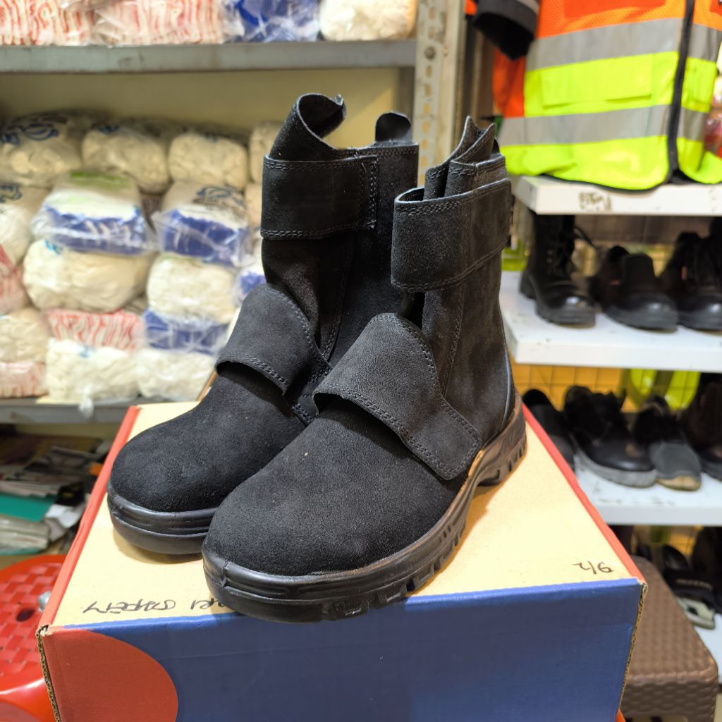 SEPATU SAFETY MERK KENT MODEL BATAM TYPE 78474 WARNA HITAM BLACK - KENT BATAM - KENT 78474 BLACK - K