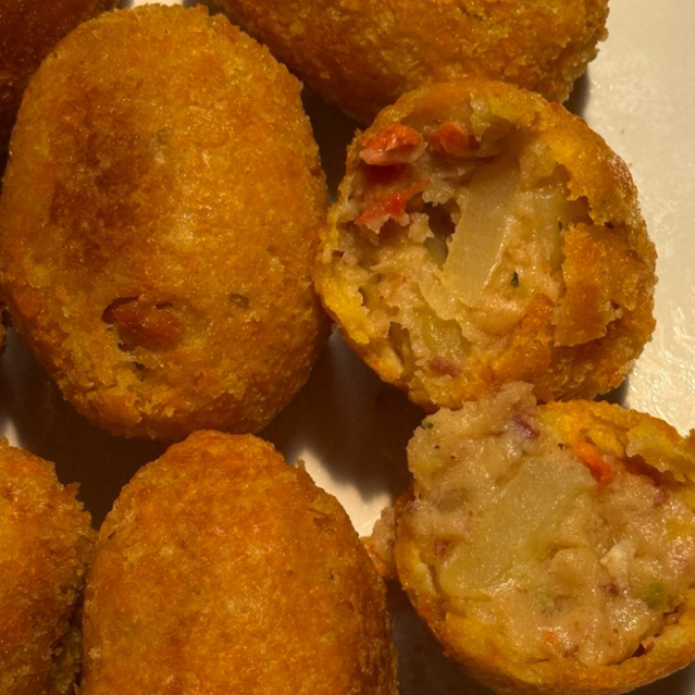 

potato croquette (kroket kentang isi kornet)