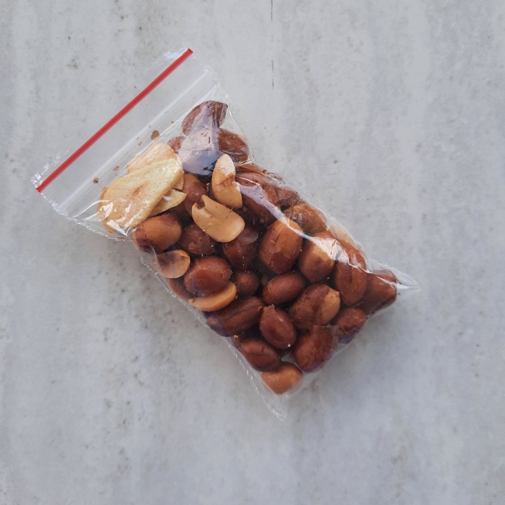 

Kacang Goreng Bawang Putih - Rujak Petis Madura (TIDAK DIJUAL TERPISAH!)