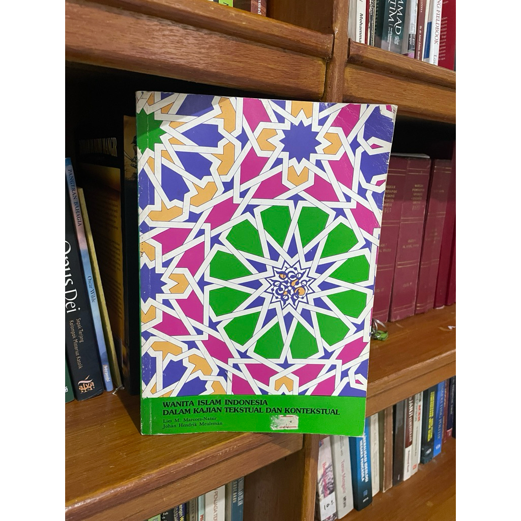 Wanita Islam Indonesia  Dalam Kajian Tekstual dan Kontekstual