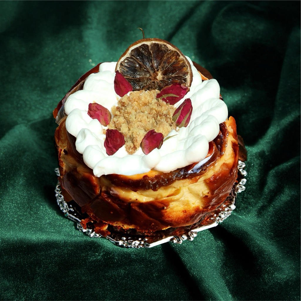 

Miso Original Basque Cheese Cake (10cm) + Herbal tea