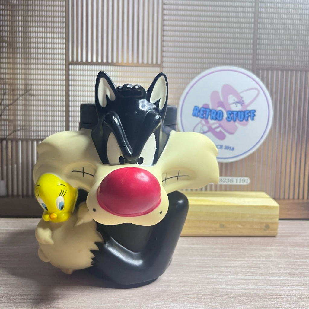 Mug Vintage 1995 Sylvester Hold Tweety Like New