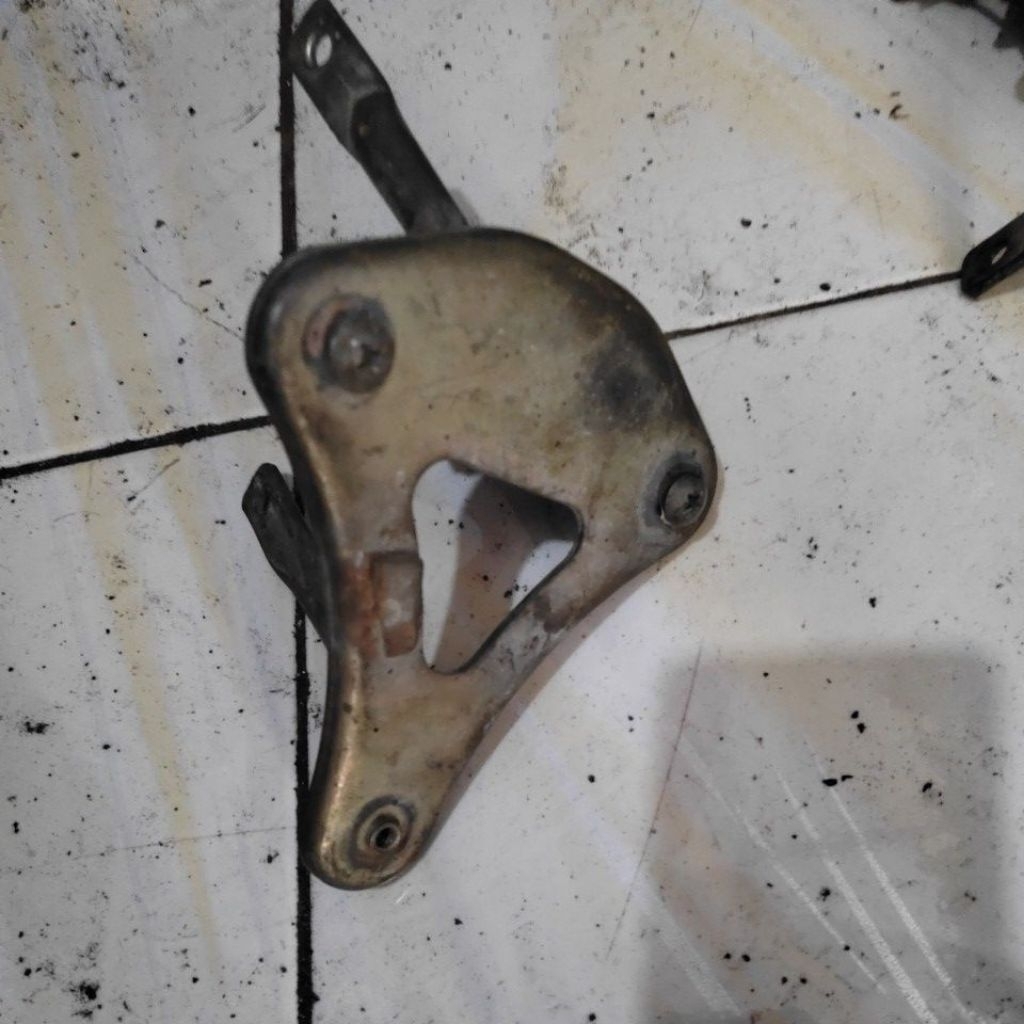 breket dudukan tameng shogun 125 fl sr ori